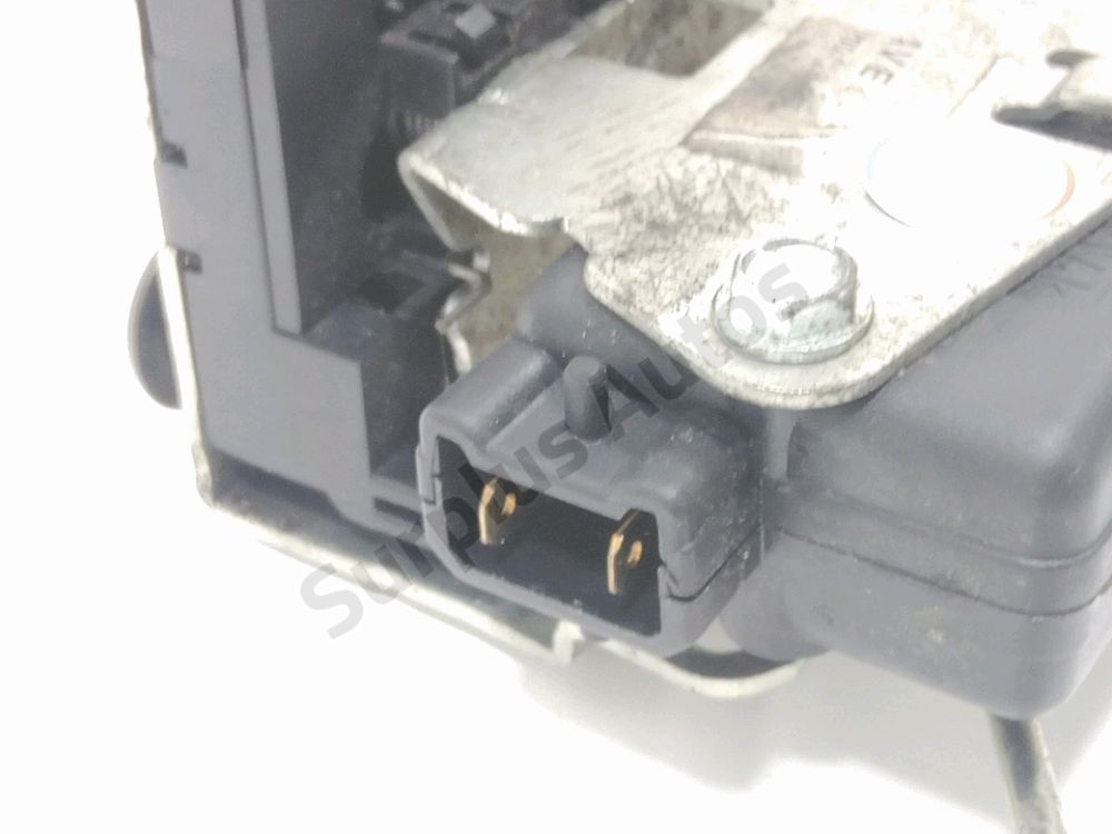 Serrure de porte avant droite