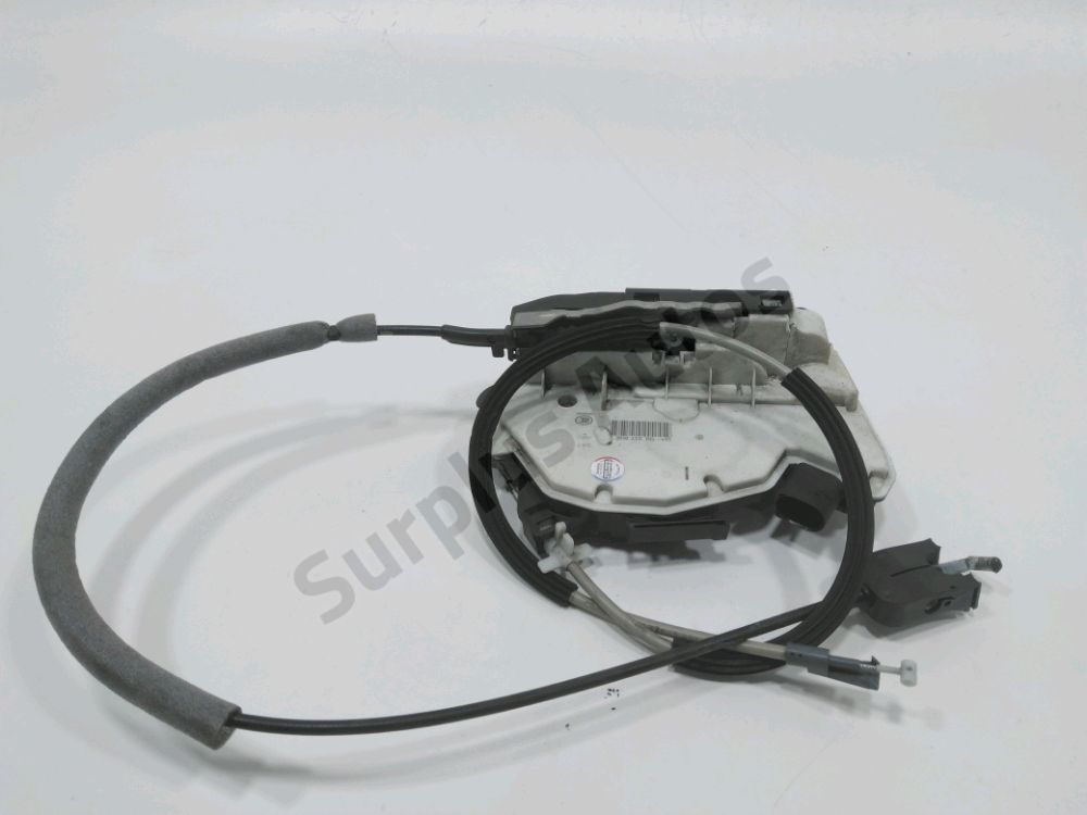 Serrure de porte avant droite