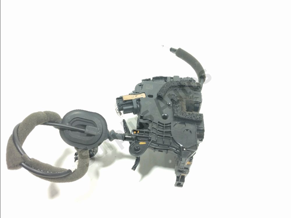 Serrure de porte avant gauche