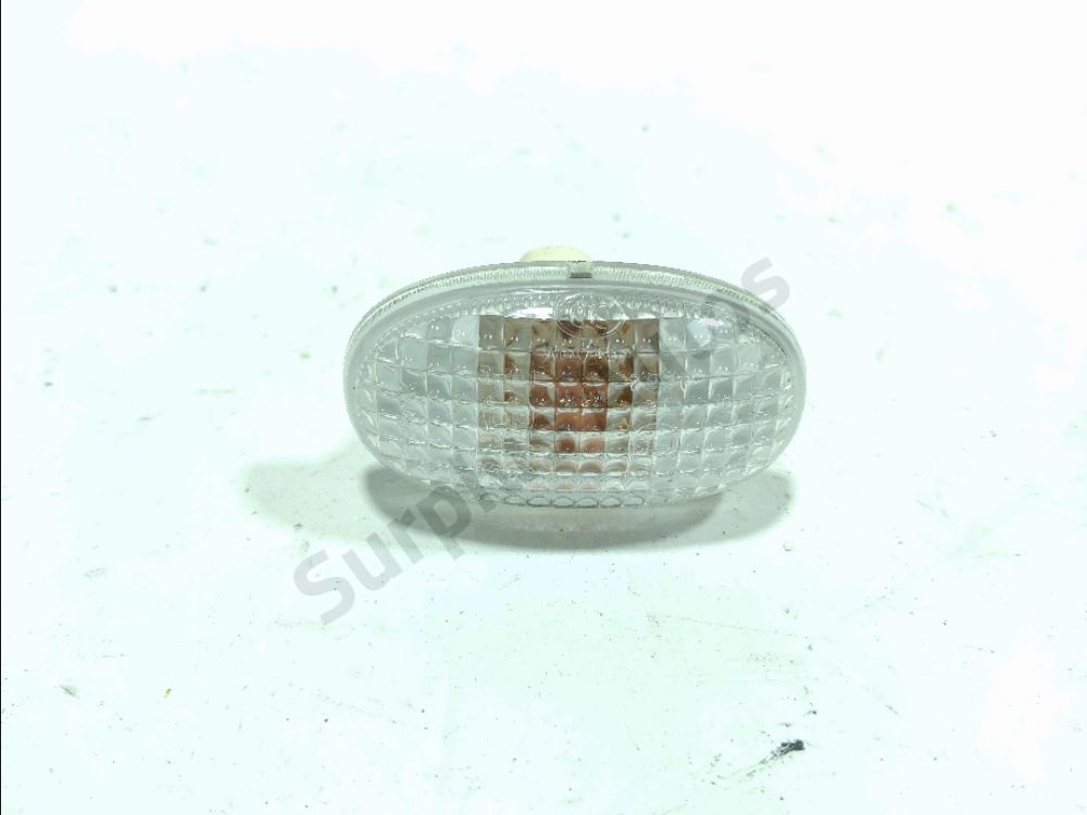 Repetiteur d'aile gauche