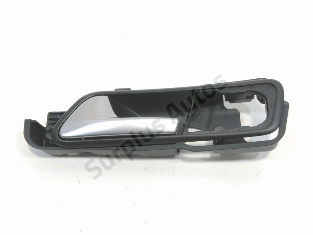 Poignee interieure porte avant gauche