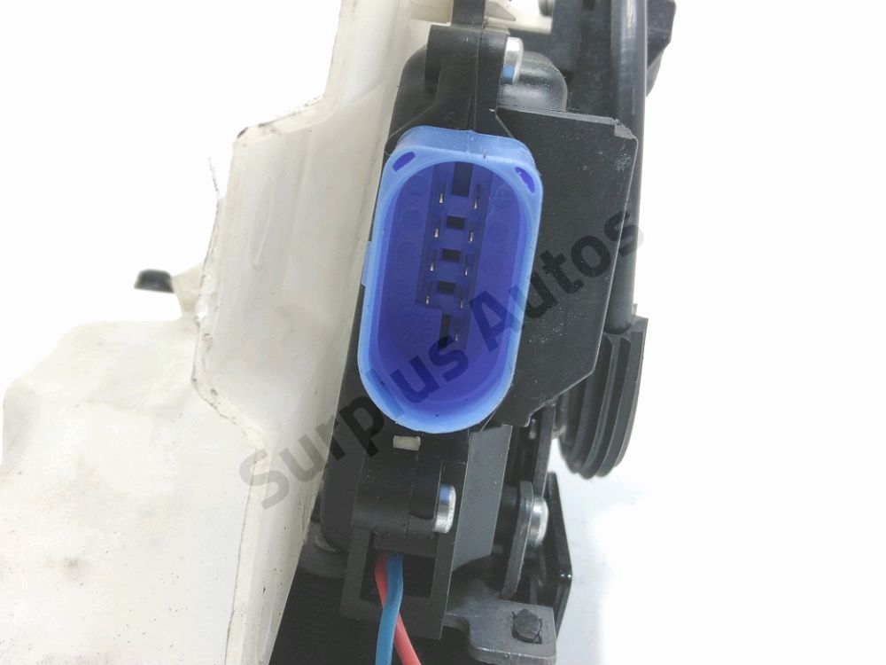 Serrure de porte avant droite