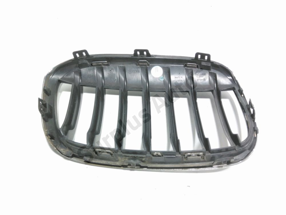 Grille de calandre gauche