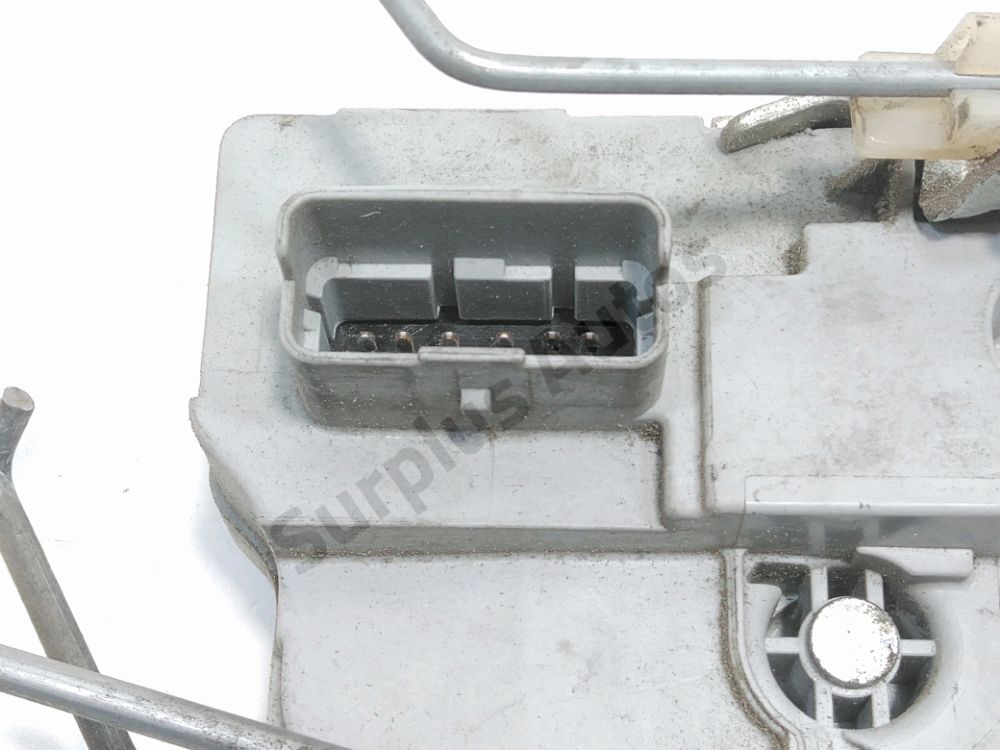 Serrure de porte avant droite
