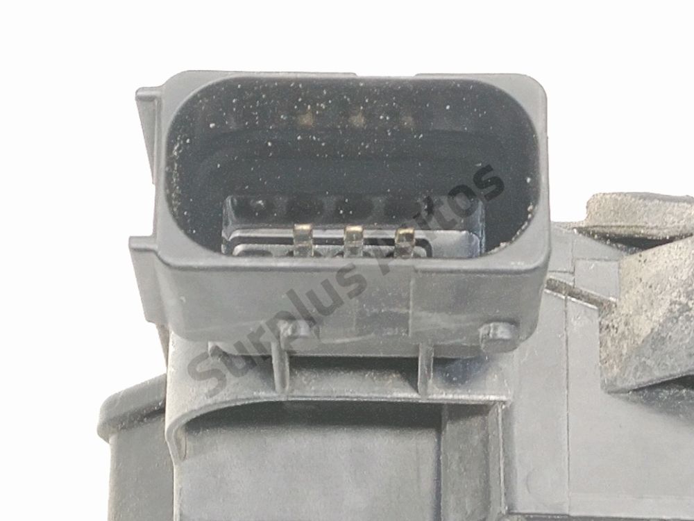 Serrure de porte avant droite