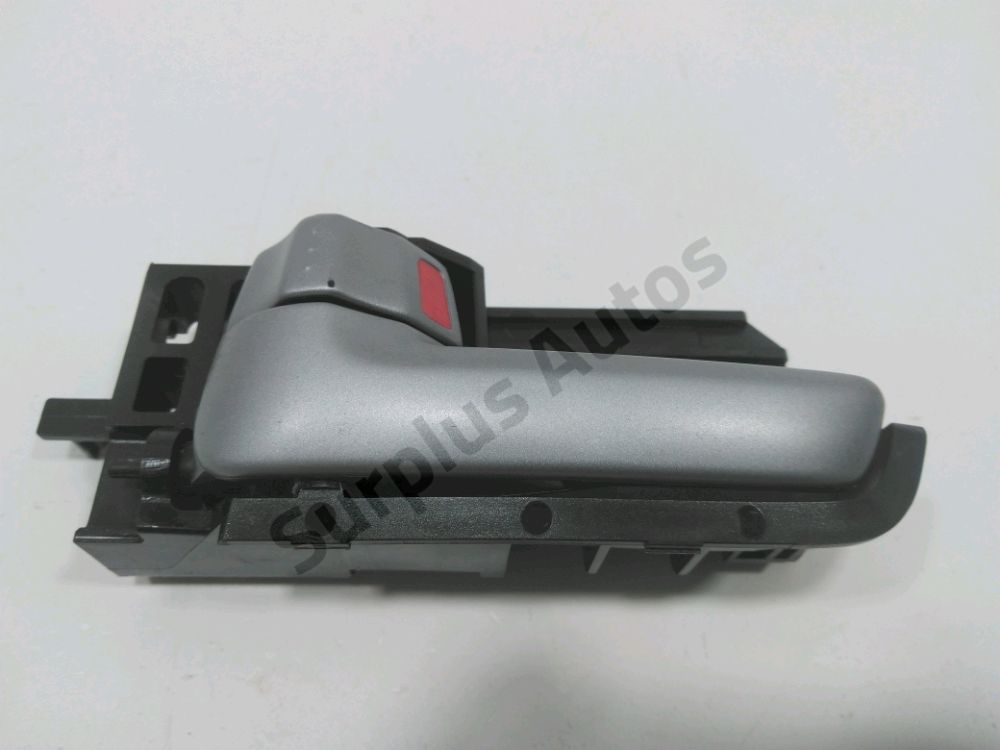 Poignee interieure porte arriere gauche