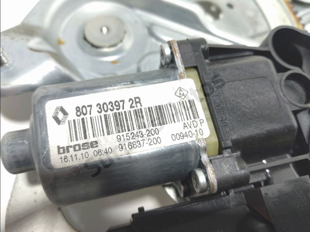 Lève-vitre électrique avant droit