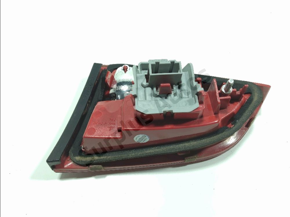 Feu arrière intérieur gauche