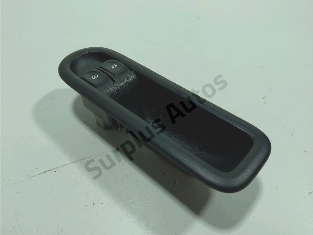 Commande lève-vitre avant gauche