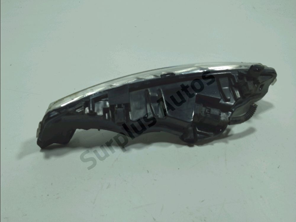 Feu diurne avant gauche