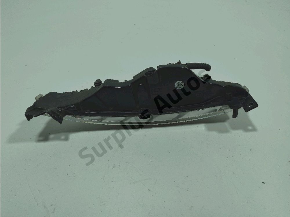 Feu diurne avant gauche