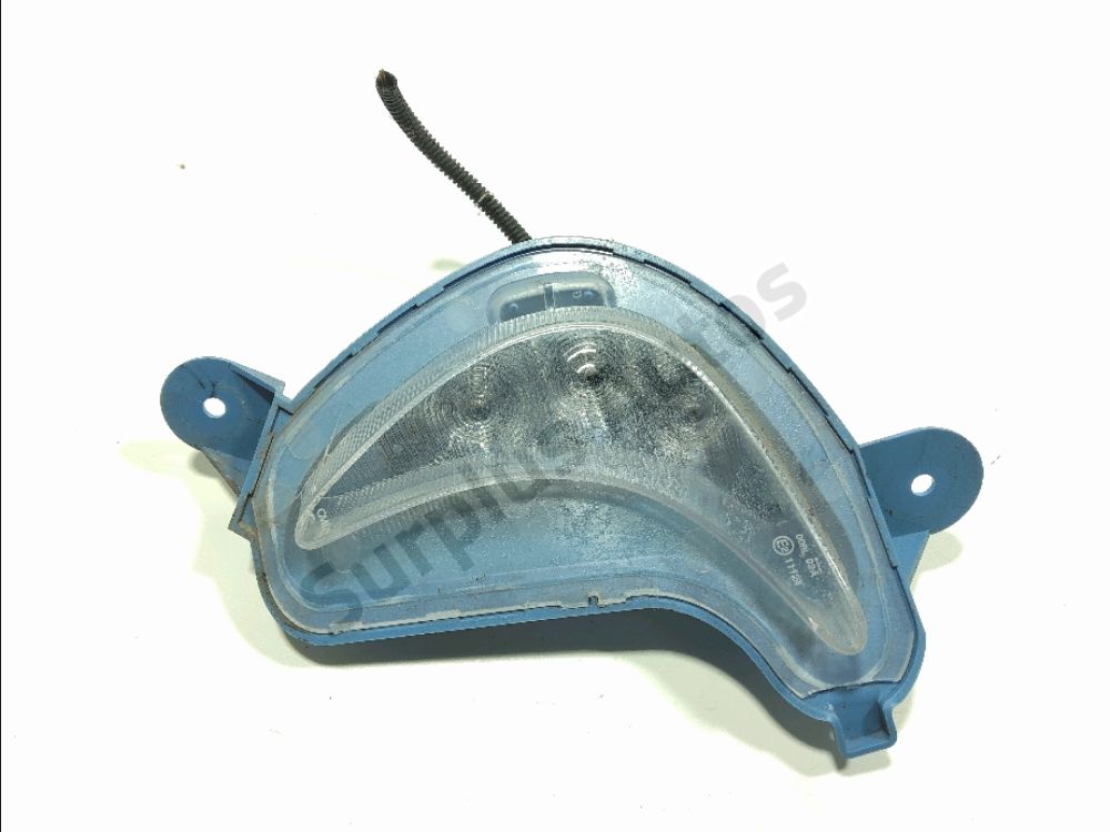 Feu diurne avant droit