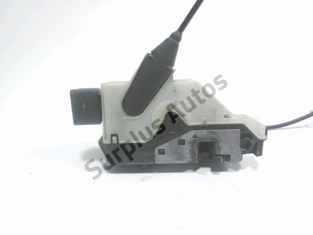 Serrure de porte avant droite