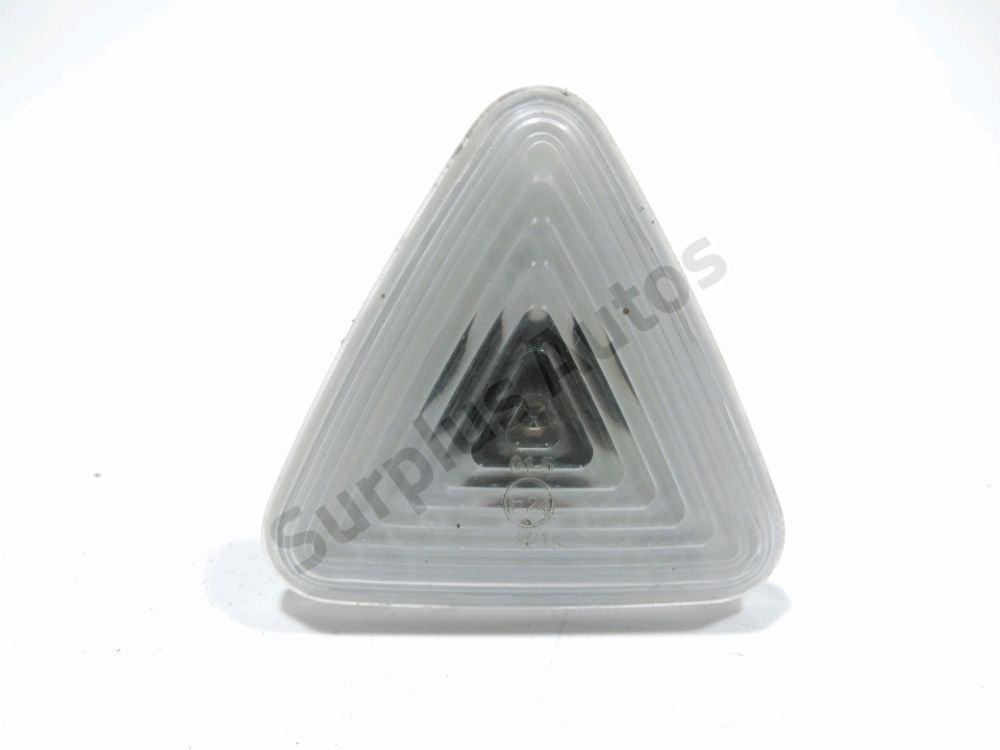 Repetiteur d'aile droit