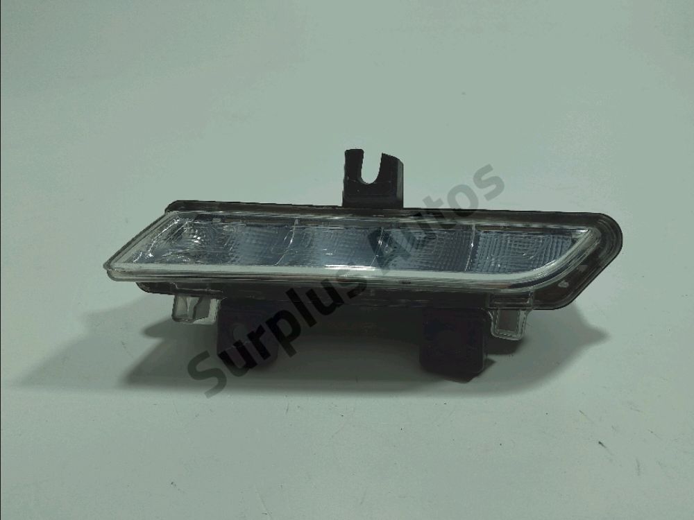 Feu diurne avant droit