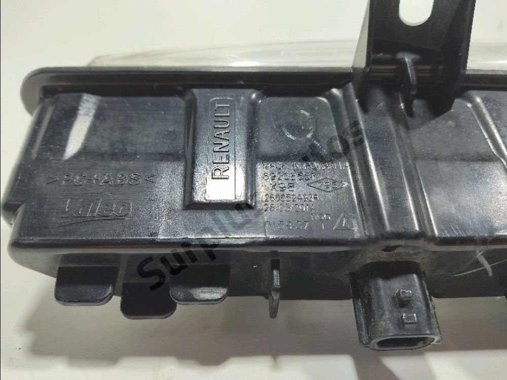 Feu diurne avant droit