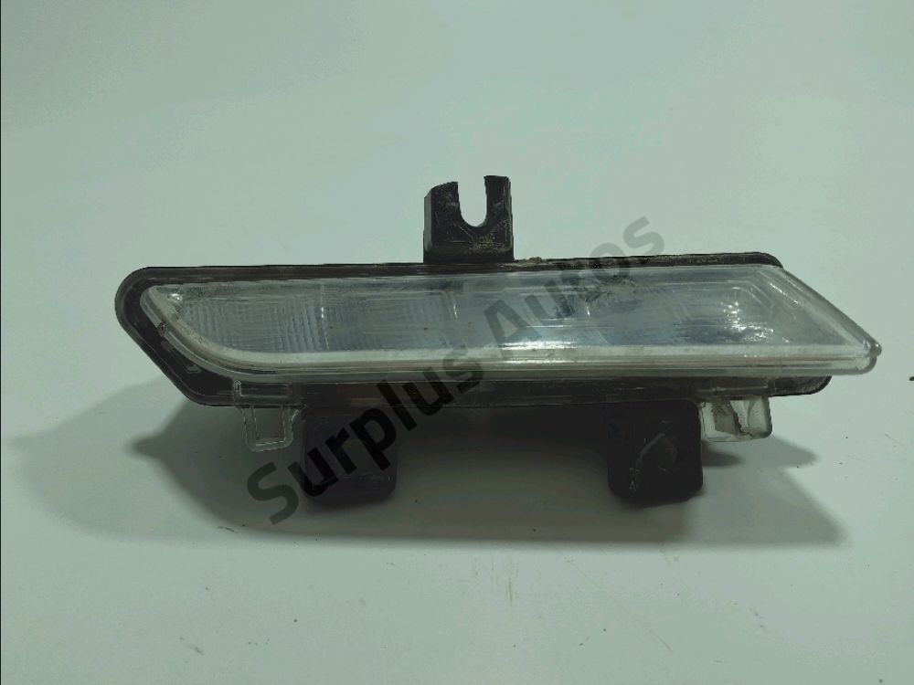 Feu diurne avant gauche