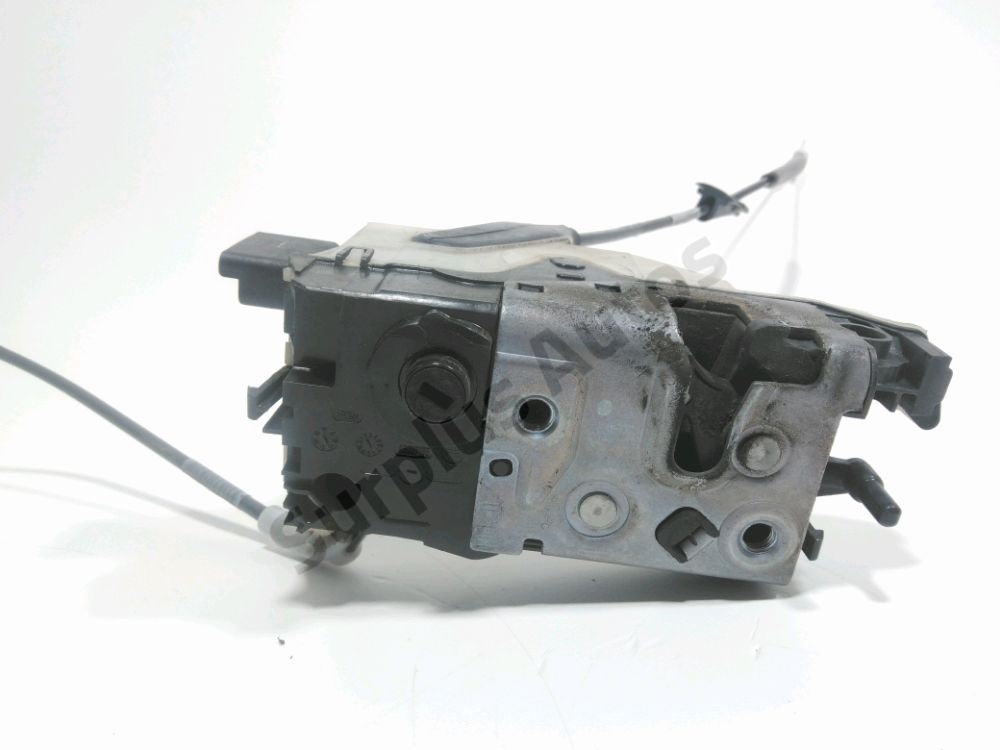 Serrure de porte avant droite