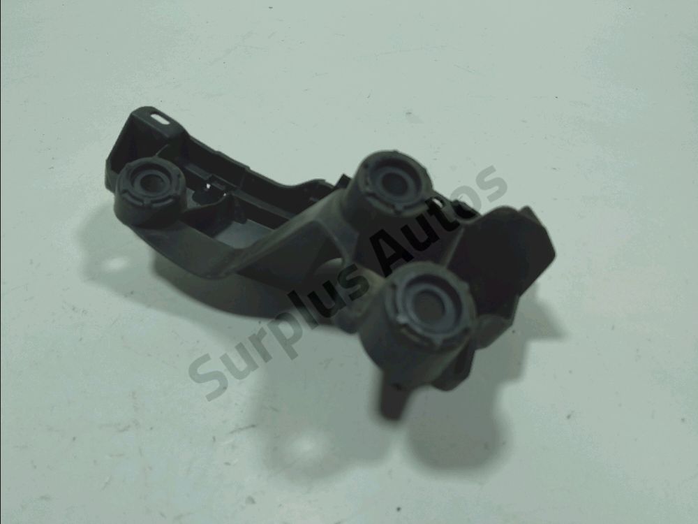 Support droit de pare-choc arrière