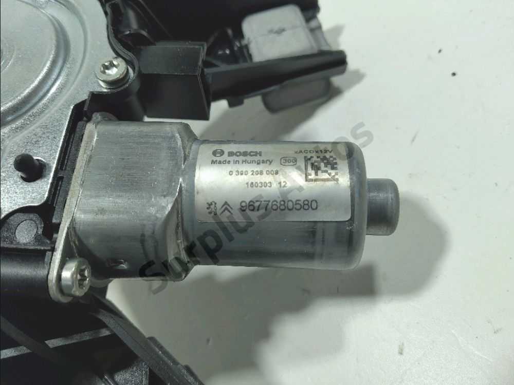 Moteur d'essuie glace arrière