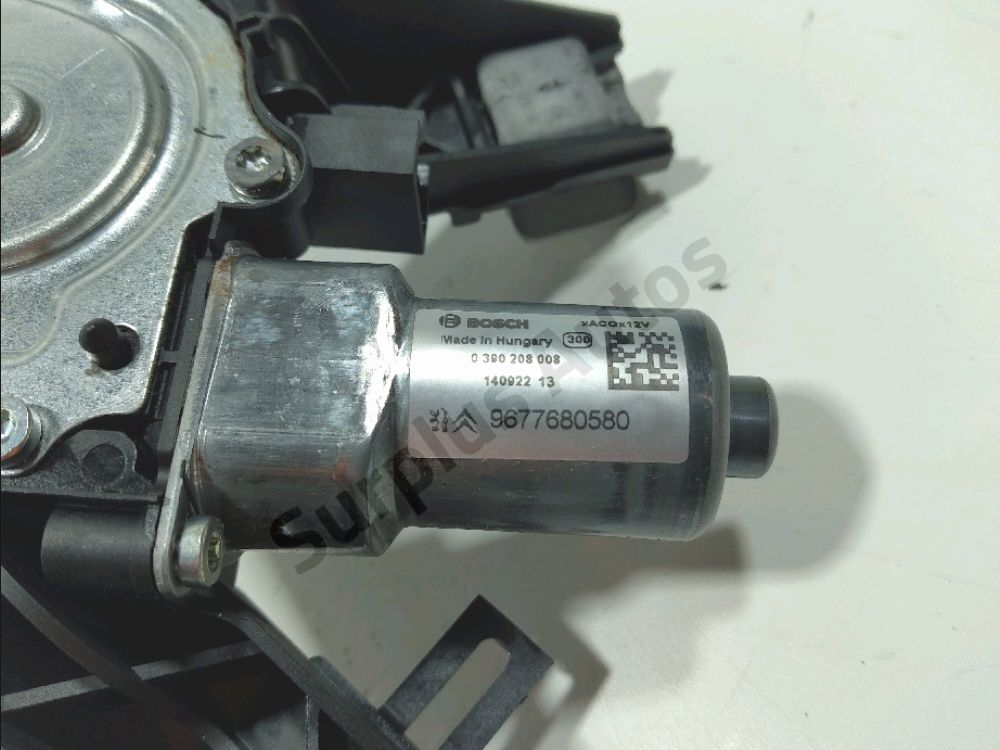 Moteur d'essuie glace arrière