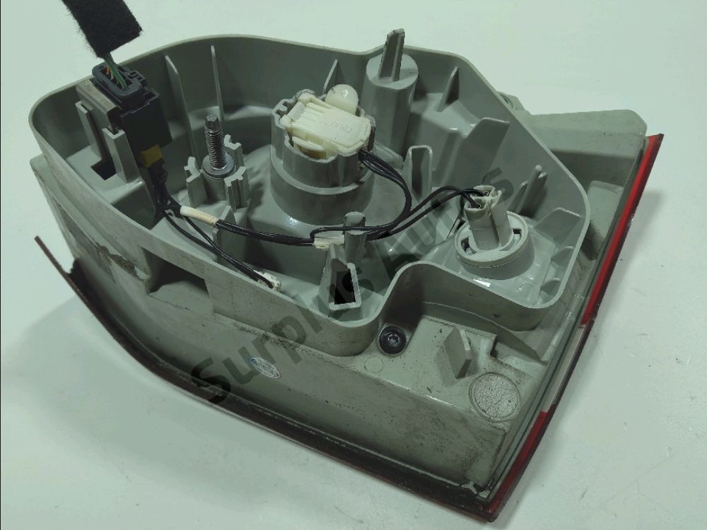 Feu arrière intérieur gauche