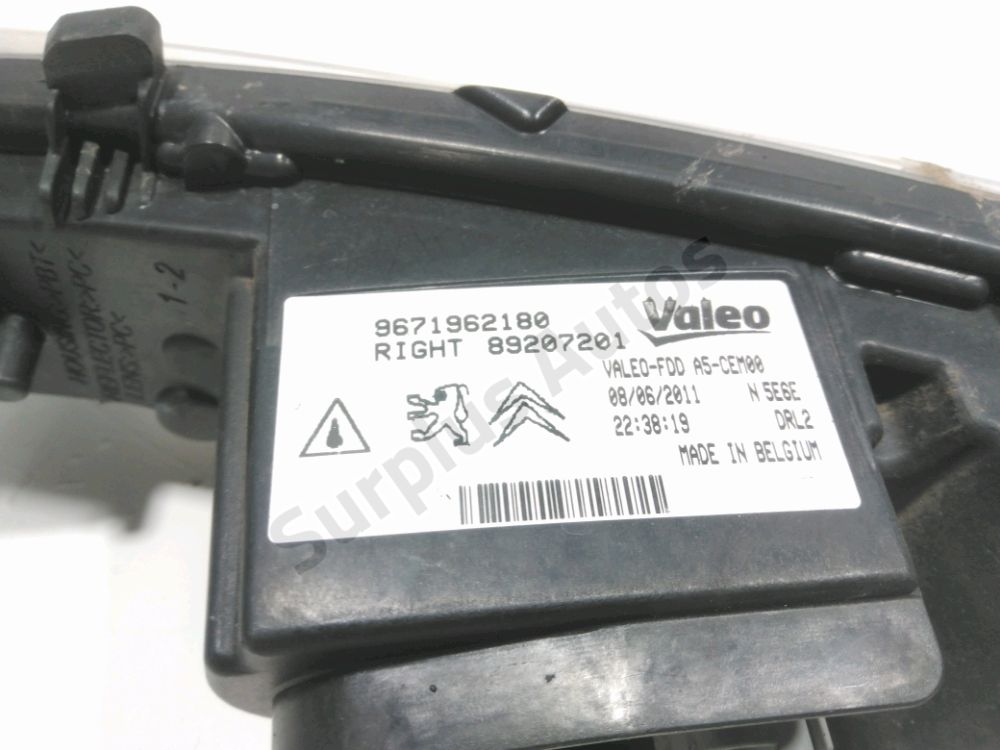 Feu diurne avant droit