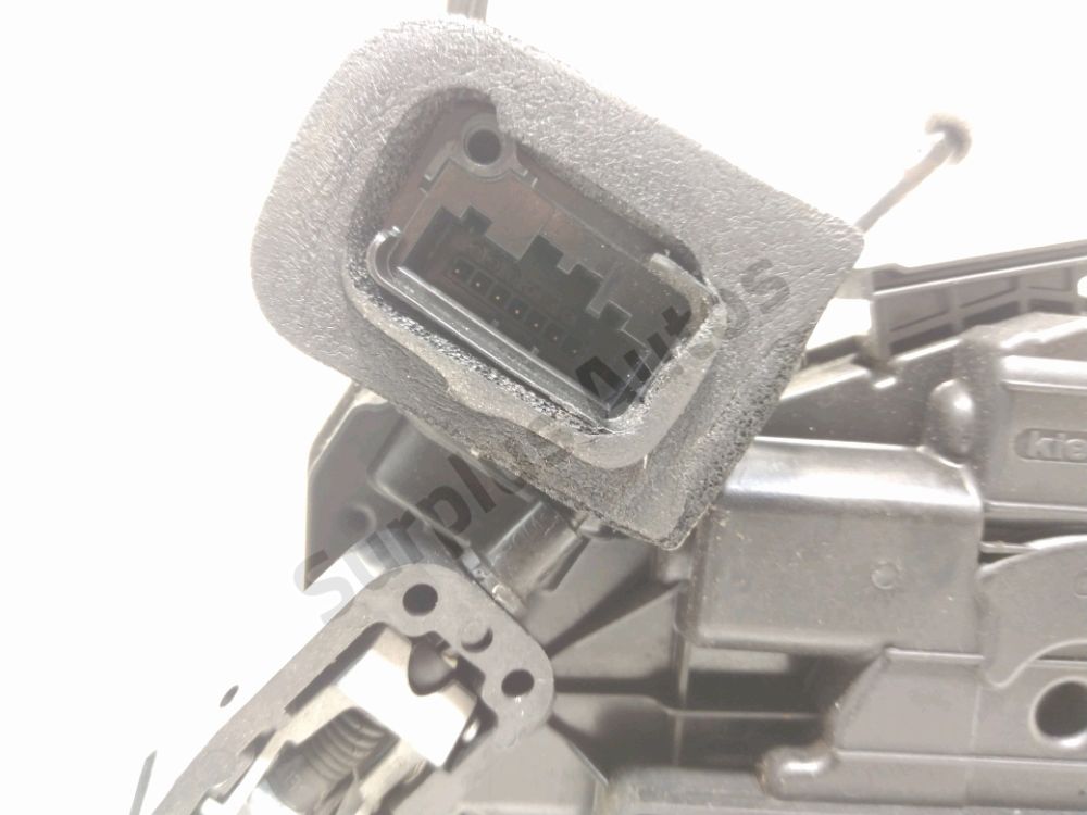 Serrure de porte avant gauche