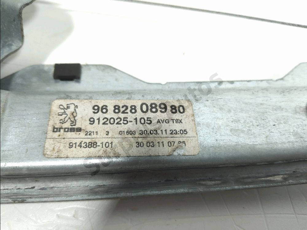 Lève-vitre électrique avant gauche