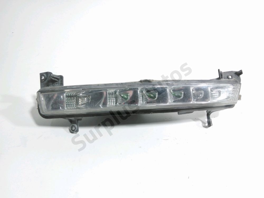 Feu diurne avant droit