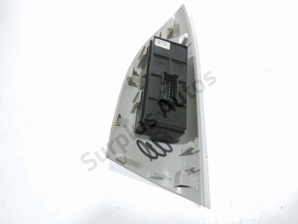 Commande lève-vitre avant droit