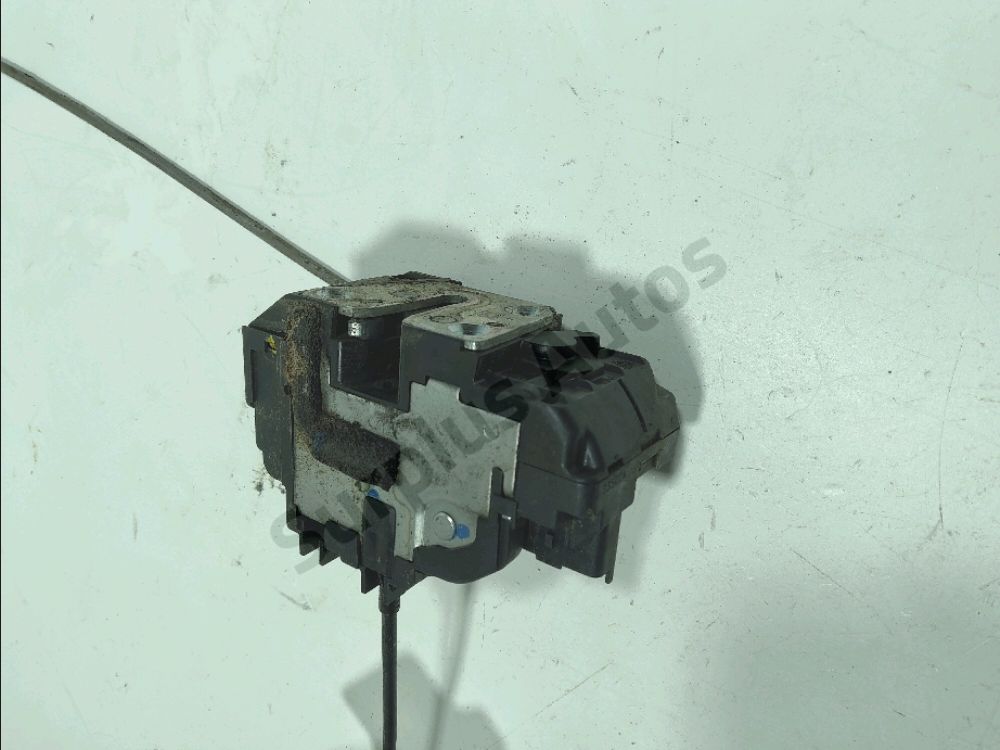 Serrure de porte avant droite