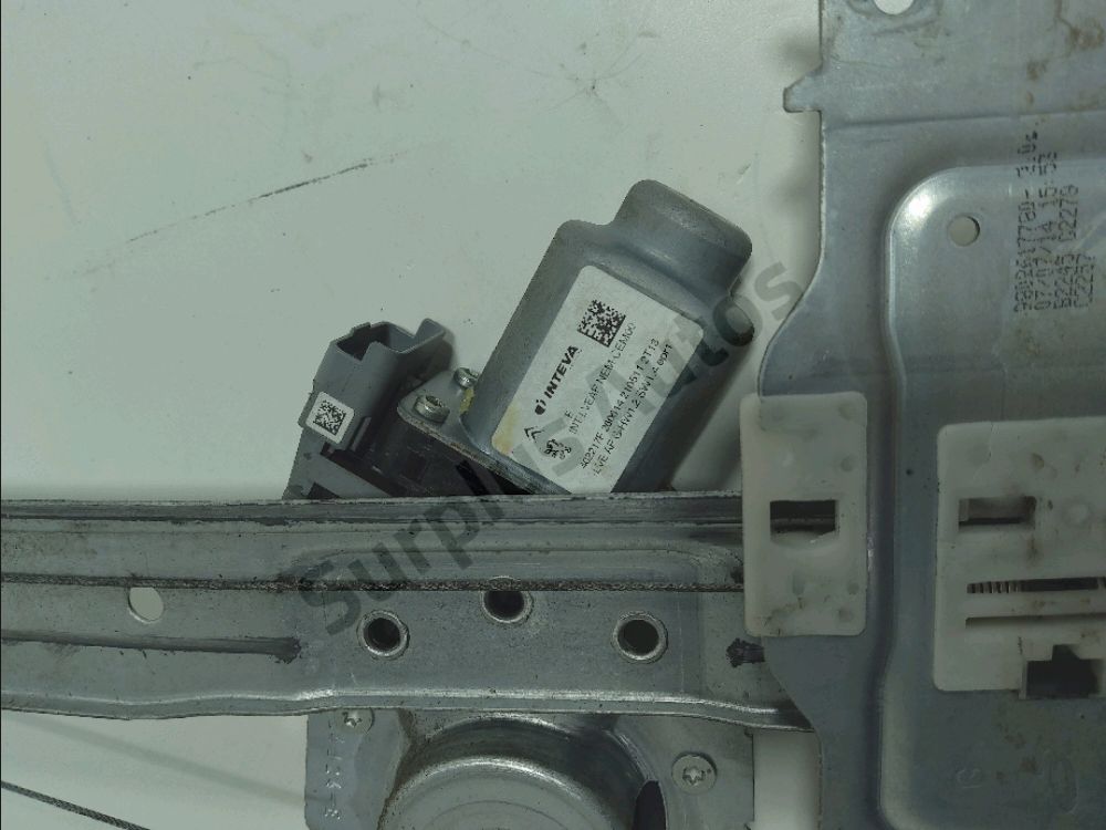 Lève-vitre électrique avant gauche