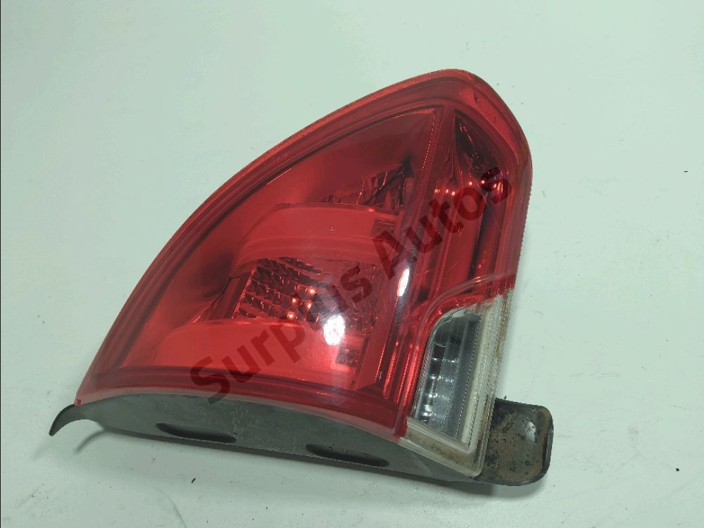 Feu arrière intérieur gauche