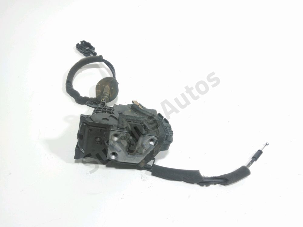 Serrure de porte avant droite