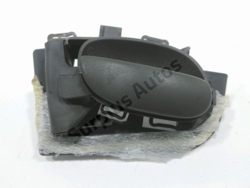 Poignee interieure porte avant gauche