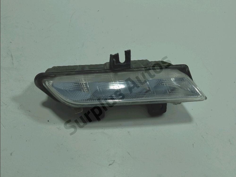 Feu diurne avant droit