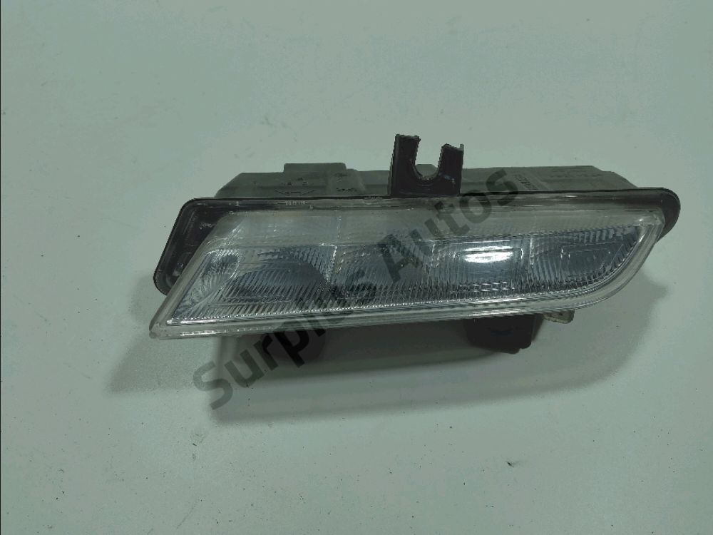 Feu diurne avant gauche