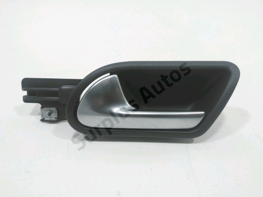 Poignee interieure porte arriere gauche