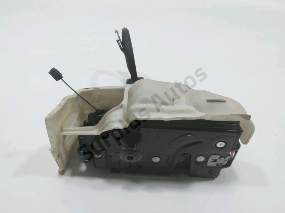 Serrure de porte avant droite