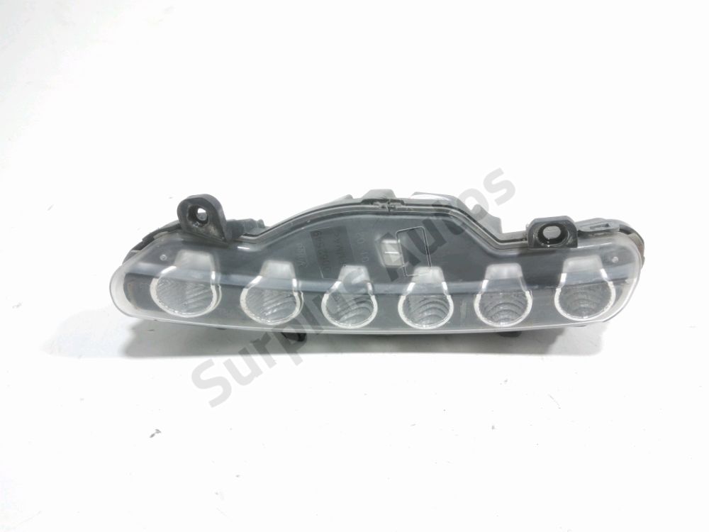 Feu diurne avant droit