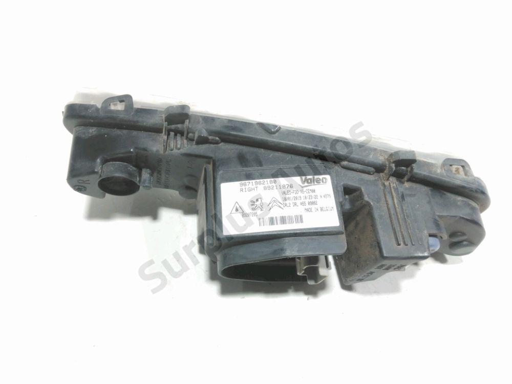 Feu diurne avant droit