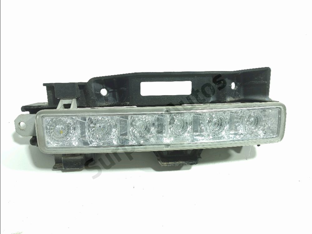 Feu diurne avant droit