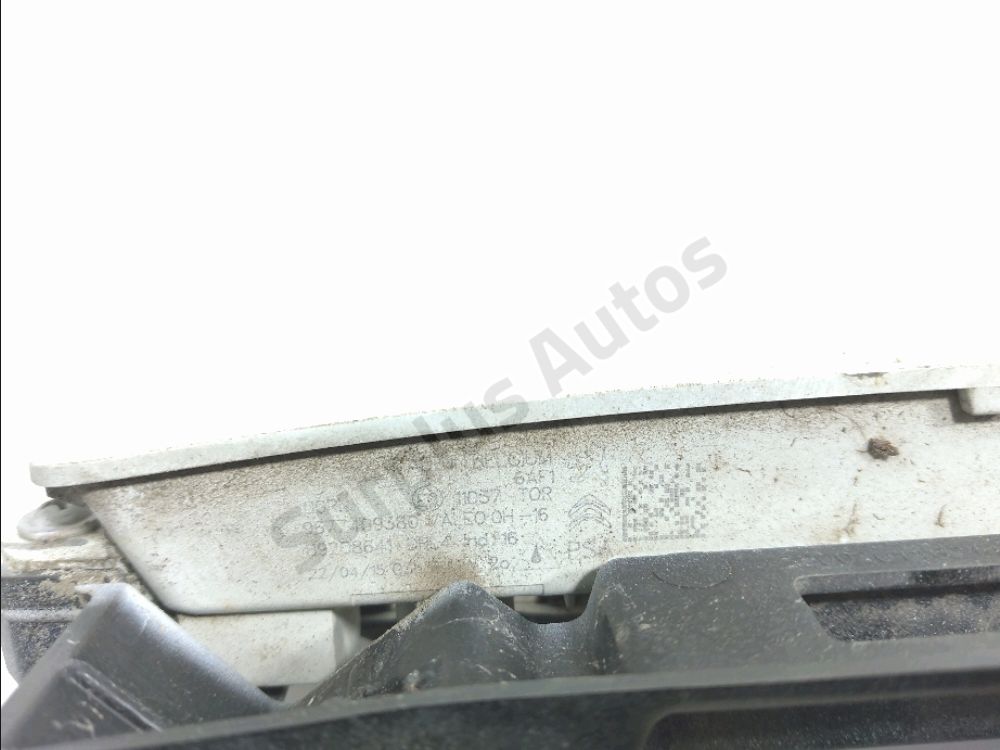 Feu diurne avant droit