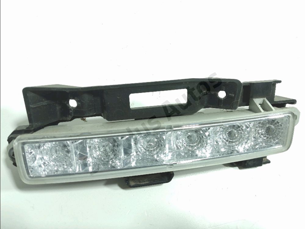 Feu diurne avant gauche