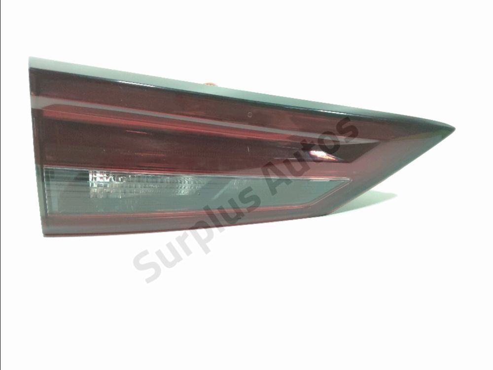 Feu arrière intérieur gauche