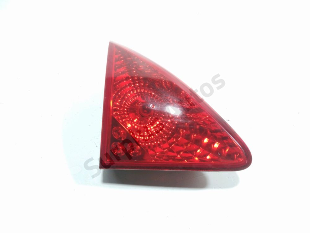 Feu arrière intérieur gauche