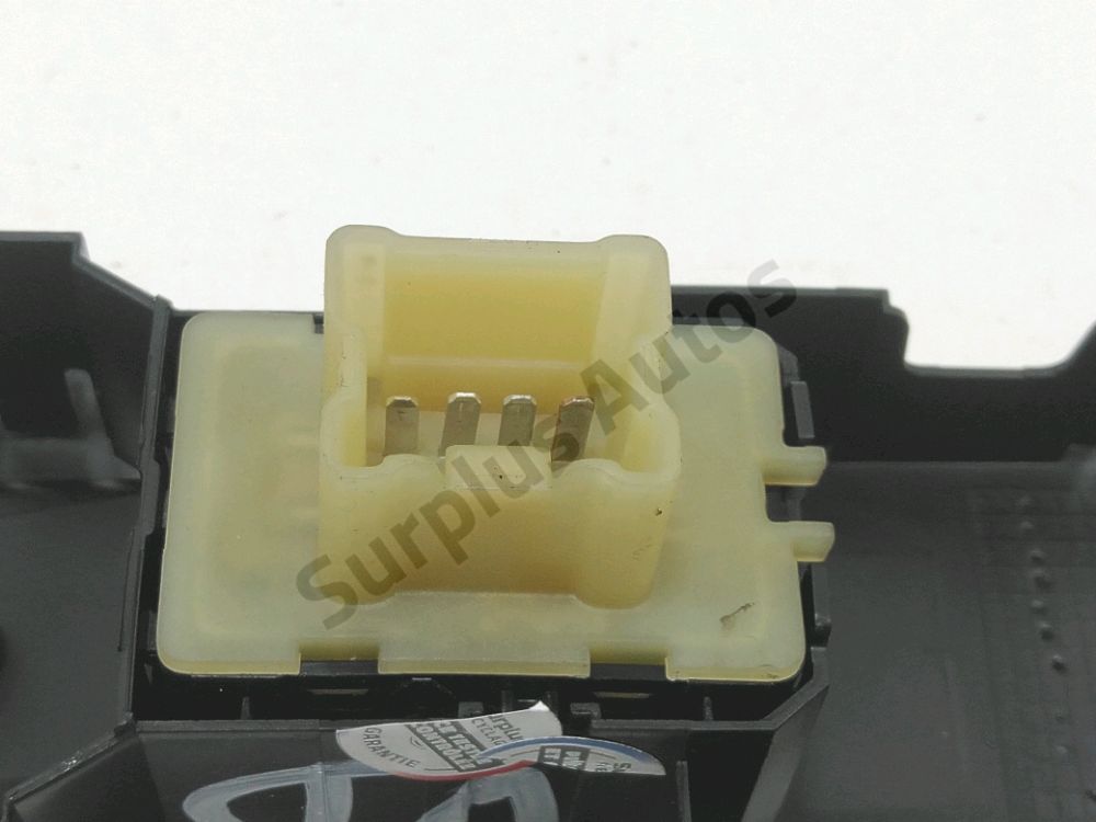 Commande lève-vitre avant droit