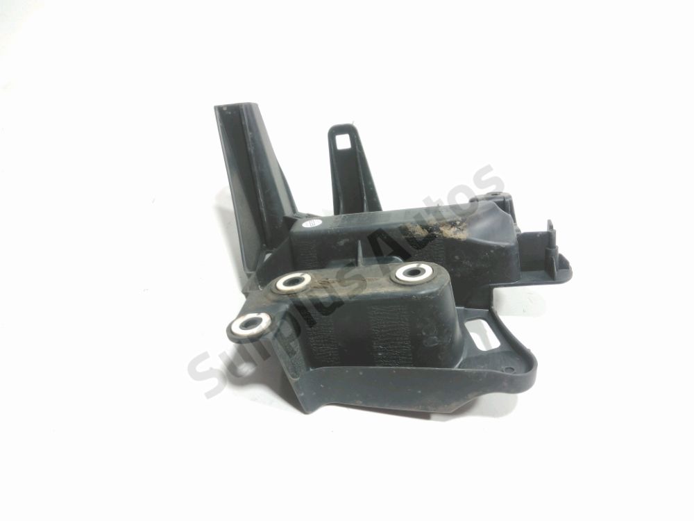 Support droit de pare-choc arrière