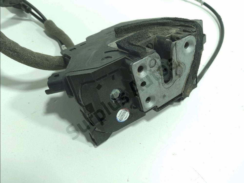 Serrure de porte avant droite